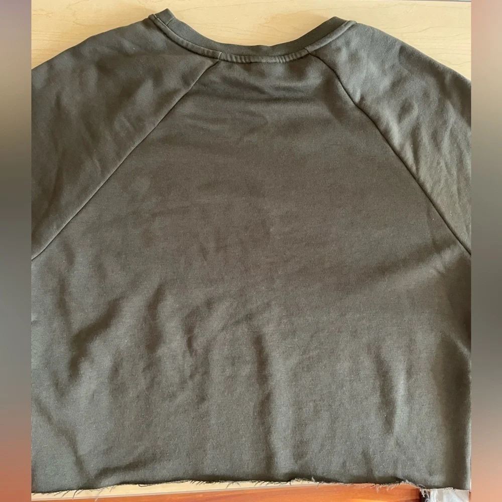 Nike Army Green dri fitsweat shirt size medium